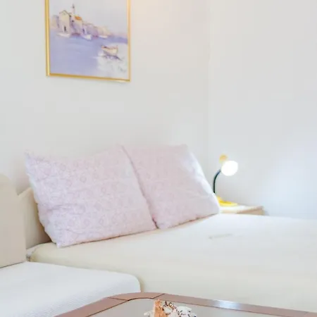 Lili- One Bedroom With Terrace Splitska